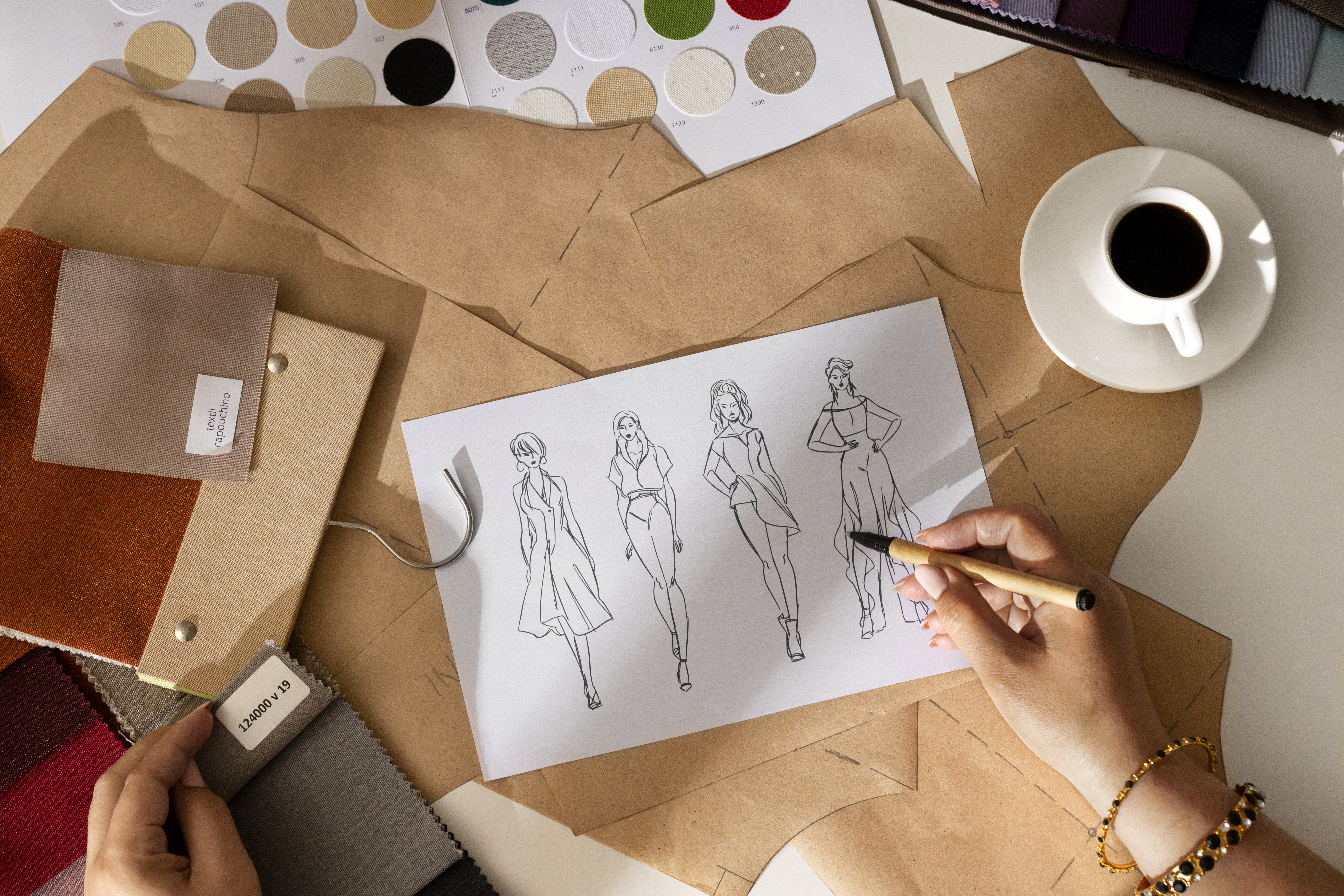 Эскизы модной одежды